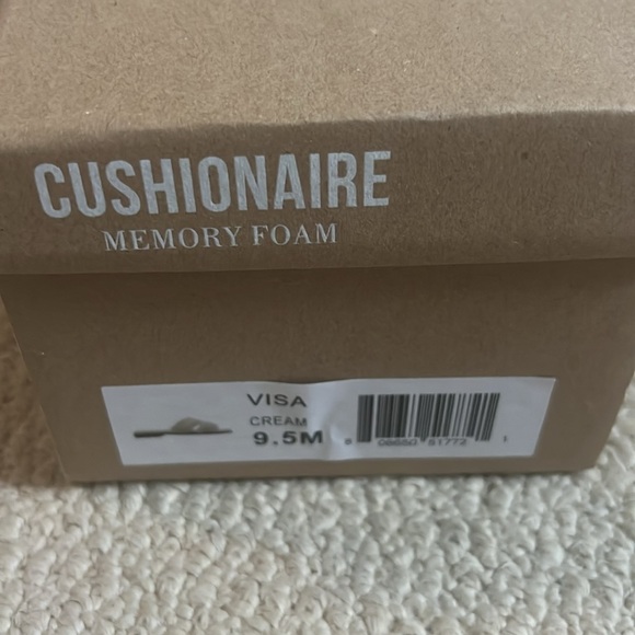 Cushionaire ‘Visa’ cream cozy slides sandals size 9.5 - Picture 7 of 7